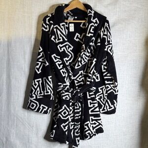 PINK Victoria's Secret Black and White Cozy Robe